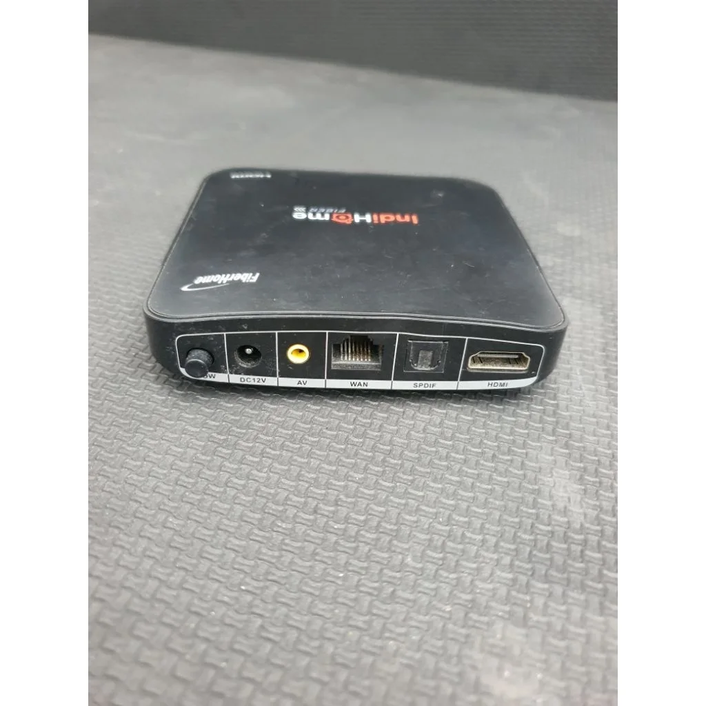 STB FiberHome HG680-P tampak atas dengan panel konektor di bagian belakang